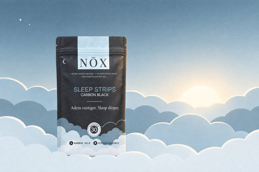 De NŌX pouch op wolken bij de eerste ochtendzon